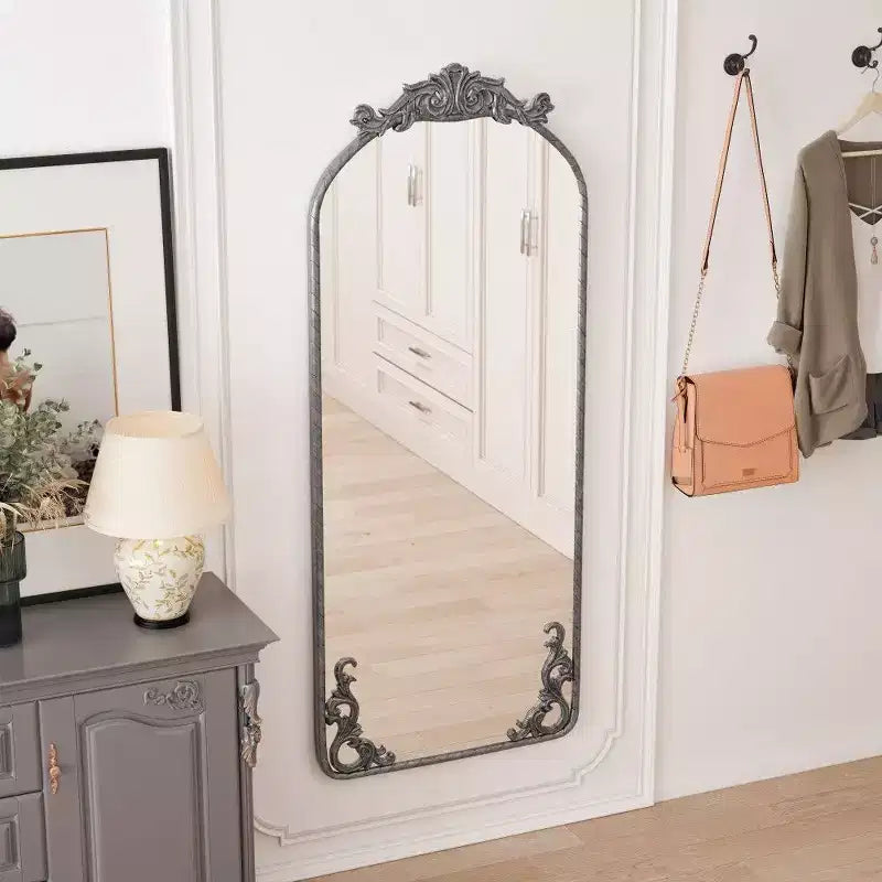 Specchio da parete ad arco a figura intera da 58" x 24" con pannello posteriore in MDF, cornice in ferro