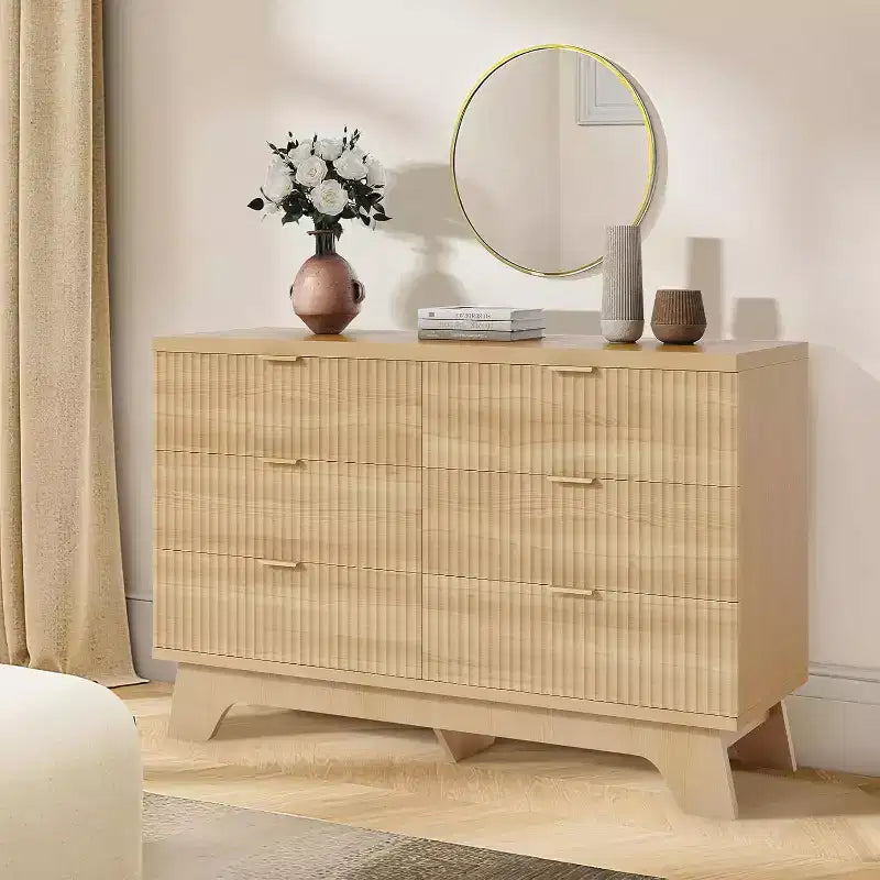 Cassettiera a 6 cassetti con scanalature, profilo curvo in rovere naturale con gambe svasate e maniglie in metallo