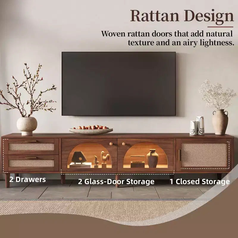 Mobile TV da 86" marrone scuro per TV fino a 90", LED controllabili da app, ante in rattan, 2 cassetti e vani in vetro