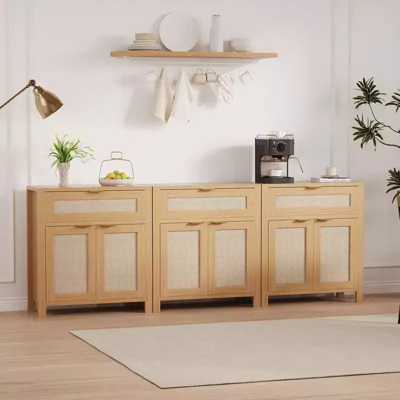 Madia in Rattan per Ingresso Mobile Buffet con Ripiani Regolabili e Cassetto per Cucina/Sala da Pranzo/Soggiorno (Robusta Struttura in Legno)