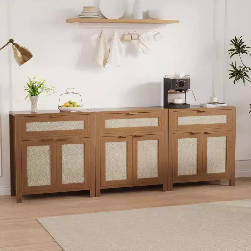 Madia in Rattan per Ingresso Mobile Buffet con Ripiani Regolabili e Cassetto per Cucina/Sala da Pranzo/Soggiorno (Robusta Struttura in Legno)