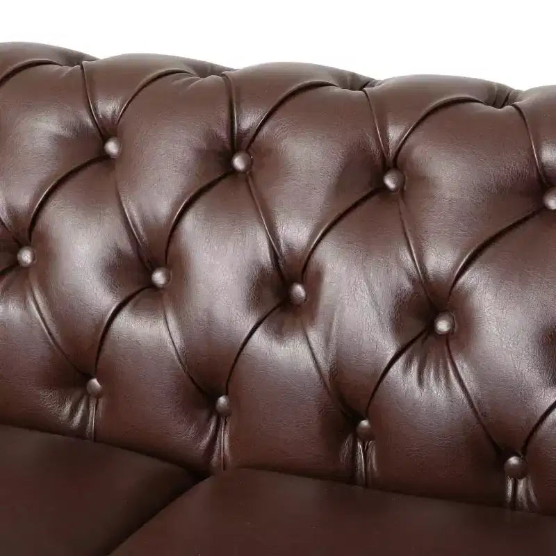 Divano Chesterfield Classico a 3 Posti con Schienale Trapuntato, Rivetti Decorativi, Ecopelle e Gambe in Betulla