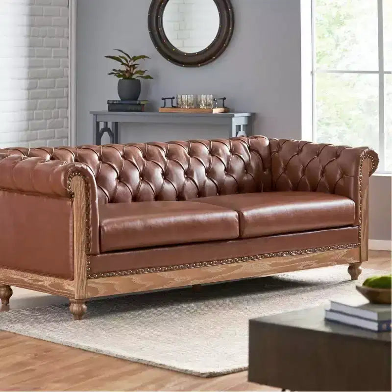 Divano Chesterfield Classico a 3 Posti con Schienale Trapuntato, Rivetti Decorativi, Ecopelle e Gambe in Betulla
