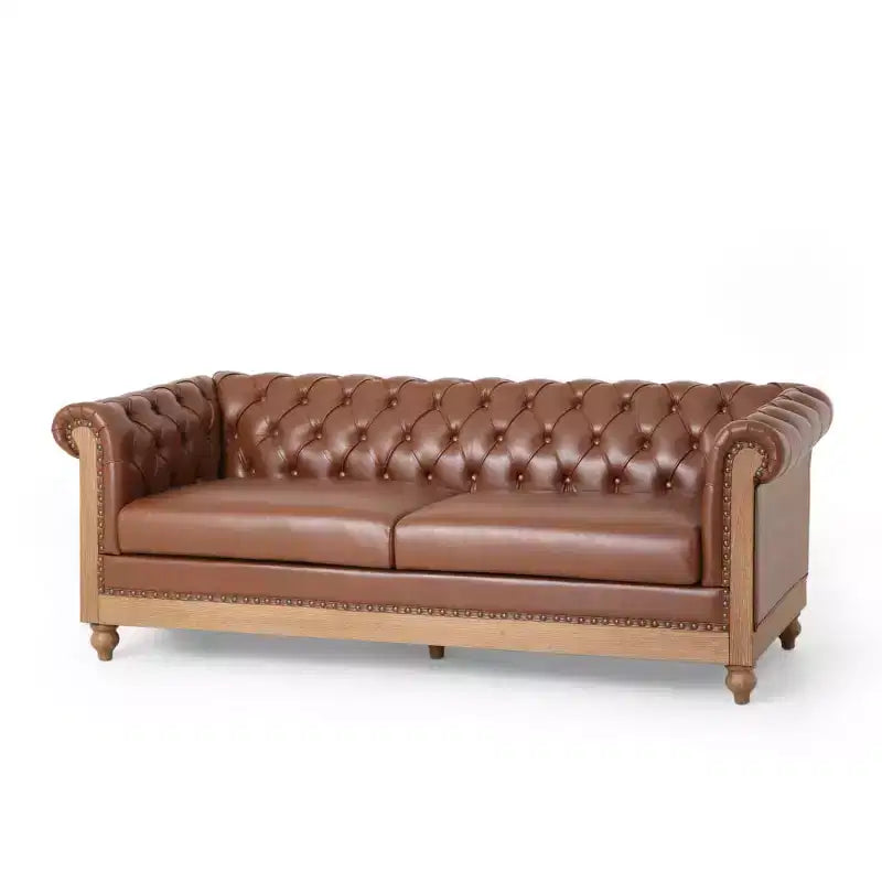 Divano Chesterfield Classico a 3 Posti con Schienale Trapuntato, Rivetti Decorativi, Ecopelle e Gambe in Betulla