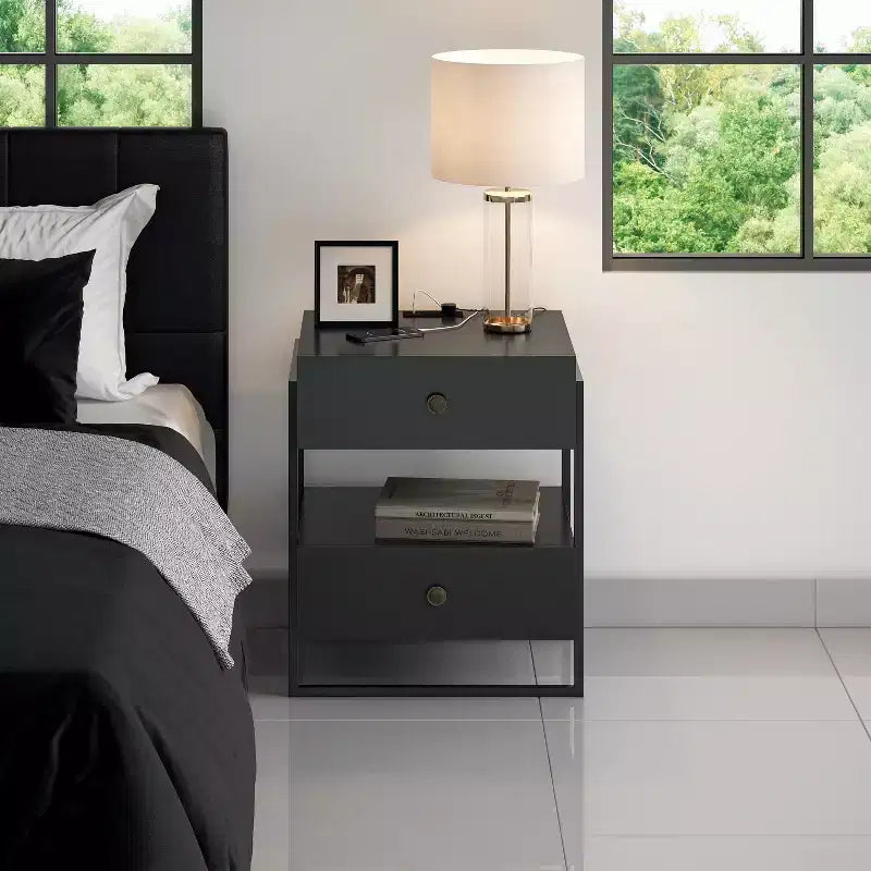 Comodino moderno con stazione di ricarica integrata, porte USB, 2 cassetti e ripiano aperto, nero