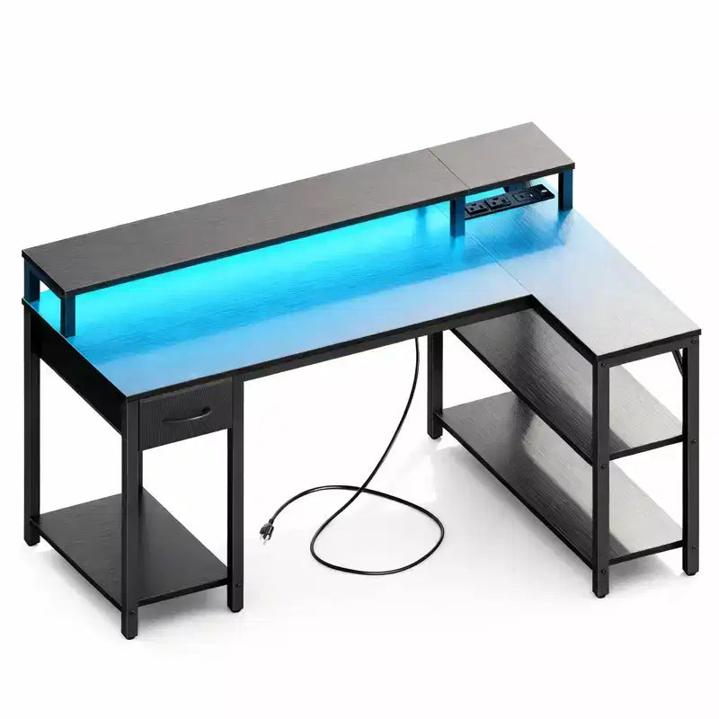 Scrivania gaming a L con luci LED RGB, ricarica USB e Type-C, presa di corrente e supporto per monitor