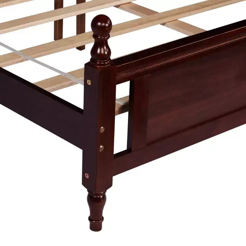 Letto a piattaforma vintage queen size con testiera imbottita, pediera a pannelli e contenitore sotto il letto