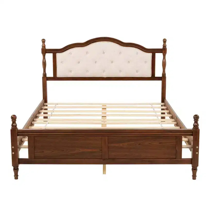 Letto a piattaforma vintage queen size con testiera imbottita, pediera a pannelli e contenitore sotto il letto