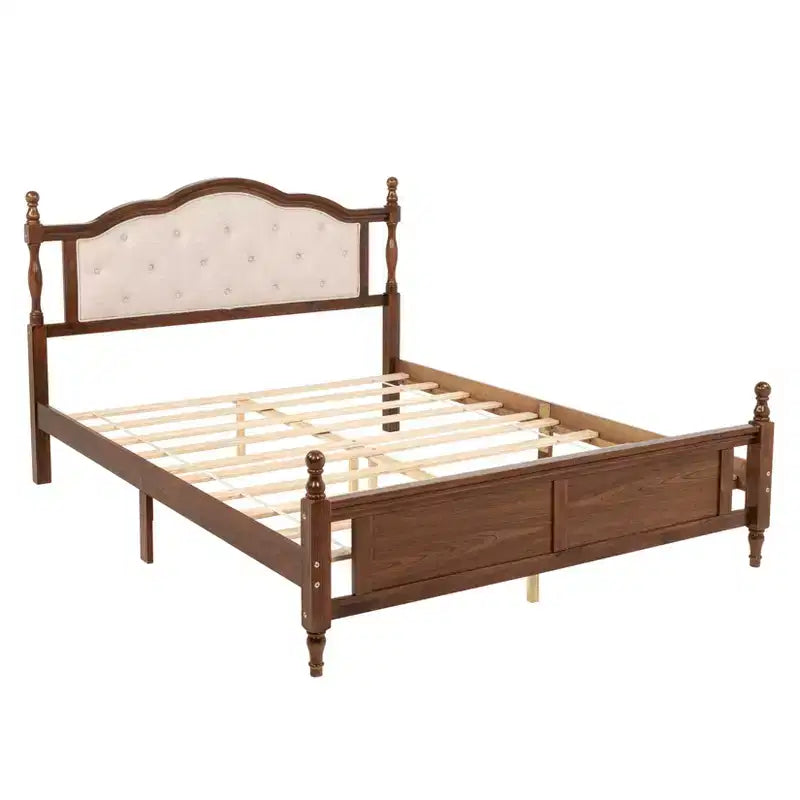 Letto a piattaforma vintage queen size con testiera imbottita, pediera a pannelli e contenitore sotto il letto